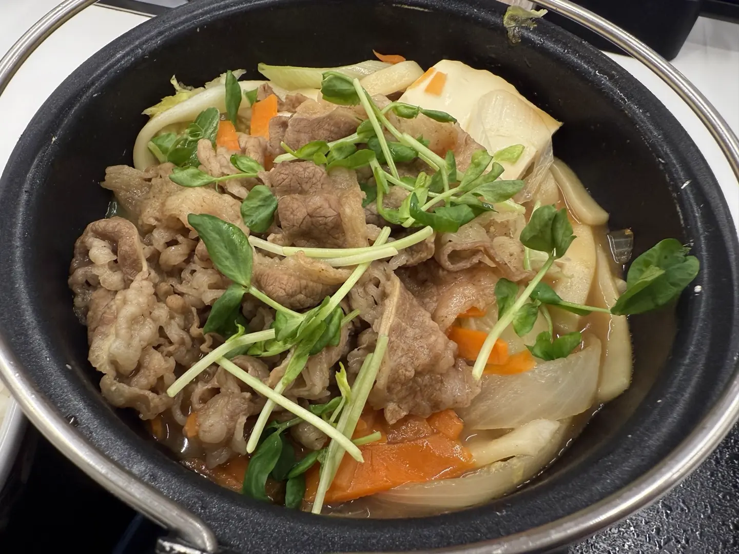 「とんこつ醬油牛鍋膳」の鍋部分